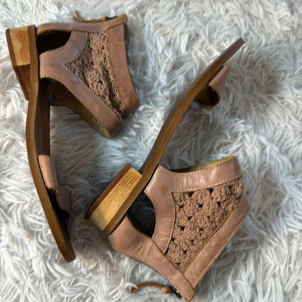 Anthropologie Latigo Womens Shoes Rupee Sandals Leather Flat Crochet Boho 7
